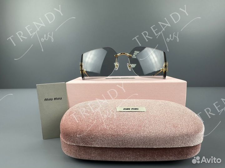 Солнцезащитные очки Miu Miu