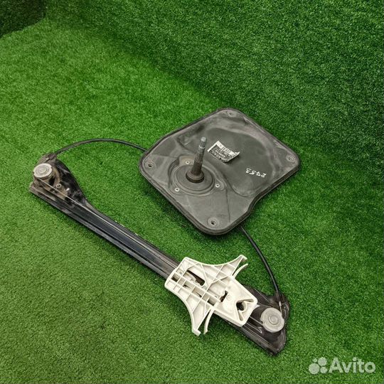 Стеклоподъемник задний левый Skoda Fabia 2 (5J)