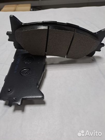 Колодки тормозные передние на Toyota Camry V40 V50