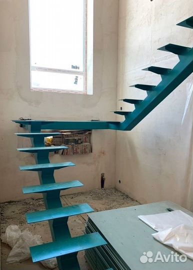 Прямая лестница на металлокаркасе