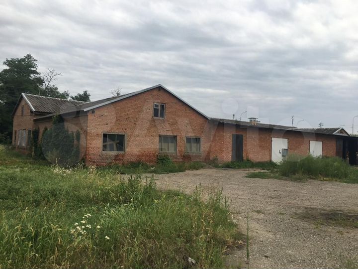 База, Здания 700 м², Земельный участок 1 га