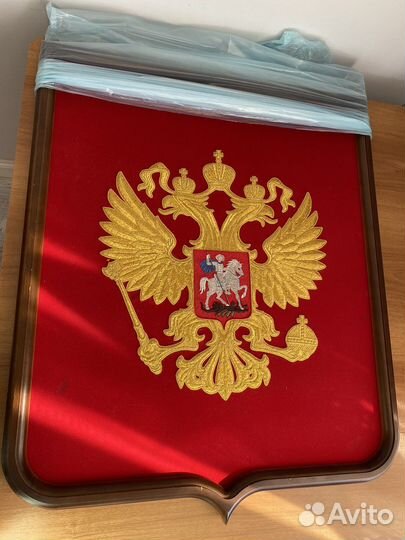 Герб на бархате, вышивка торжокских золотошвей