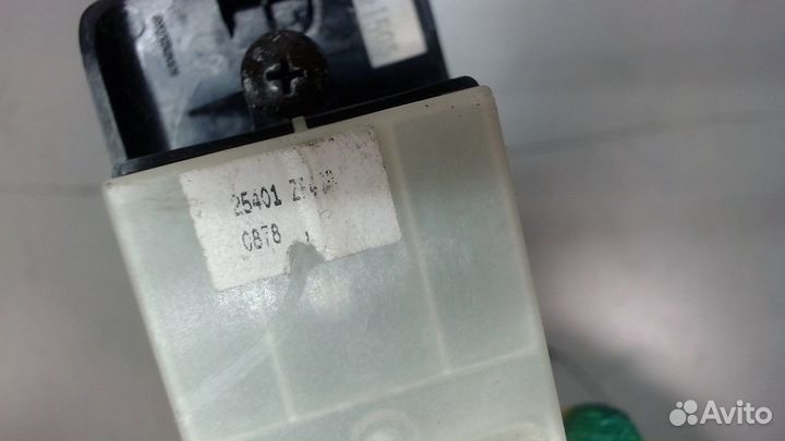 Кнопка стеклоподъемника Nissan Pathfinder, 2006