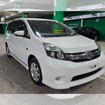 Toyota Isis 1.8 CVT, 2015, 130 000 км, с пробегом, цена 1 450 000 руб.