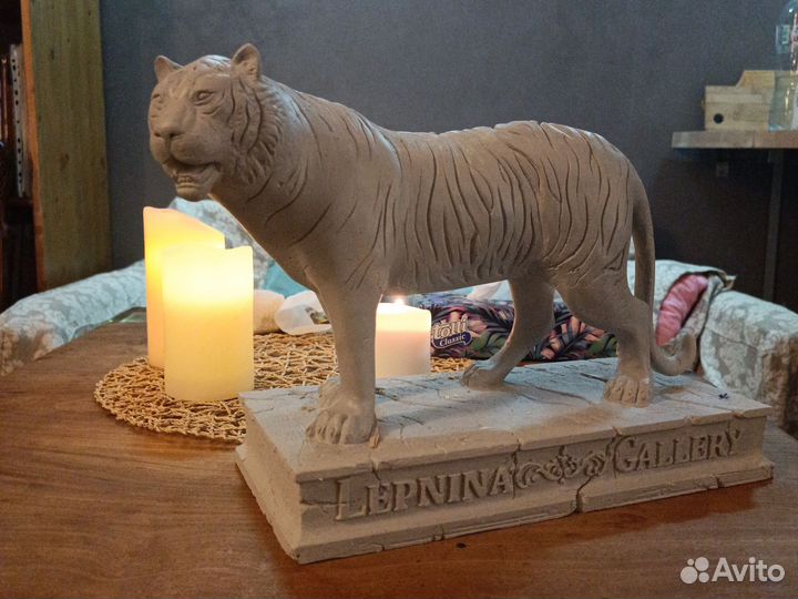 Статуэтка гипсовая Тигр с подарочной упаковкой
