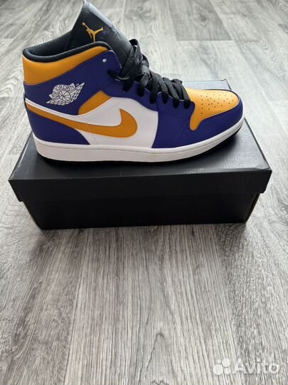 Кроссовки Nike Air Jordan 1 Mid Lakers