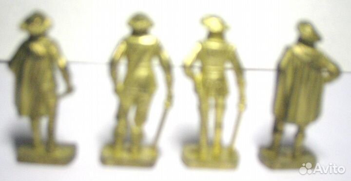 Киндер - Солдаты - Мушкетеры - Золото