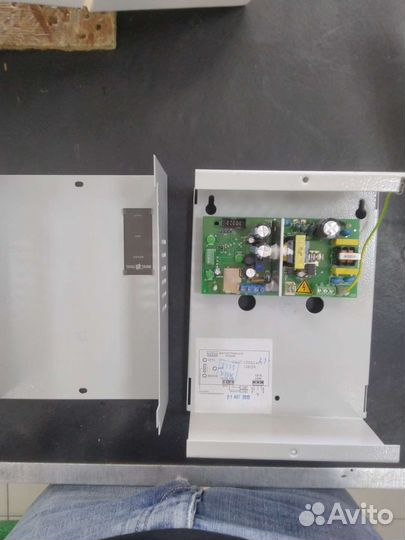 Источник вторичного электропитания резервированный