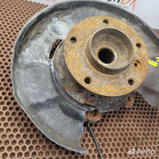 Задний левый кулак BMW e90 e92 e81 e82 e87