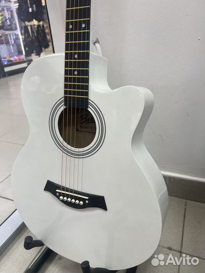 Акустическая гитара
