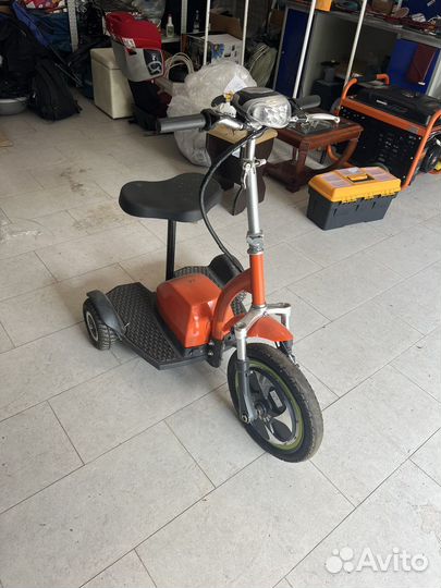 Электросамокат трехколесный с сиденьем