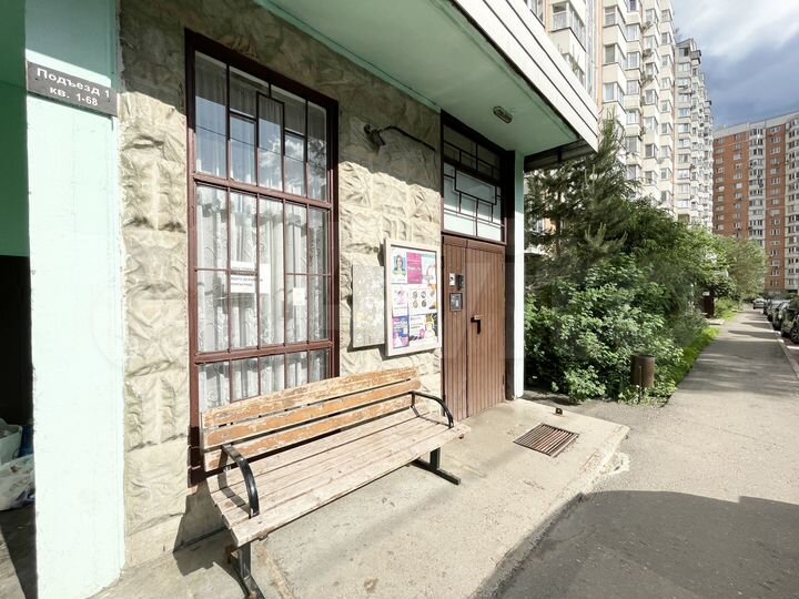 2-к. квартира, 58 м², 1/17 эт.