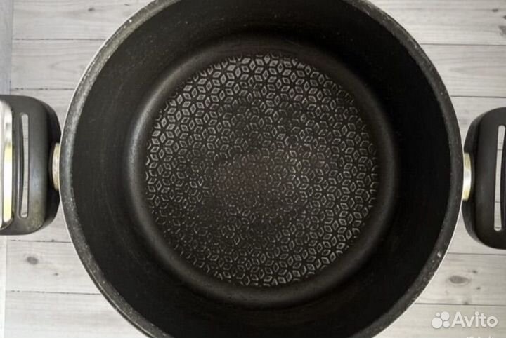 Кастрюля Tefal Integral с антипригарным покрытием