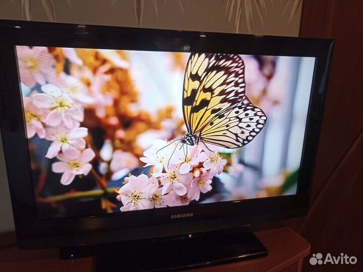 Отличный телевизор Samsung 32