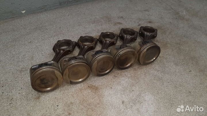 Поршень с шатуном Audi 100 C4 2.3 AAR