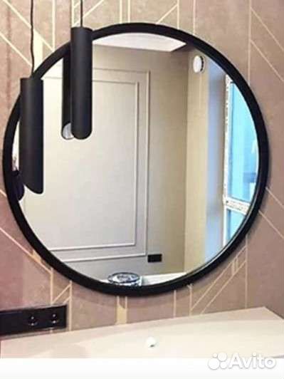 Круглое зеркало в раме