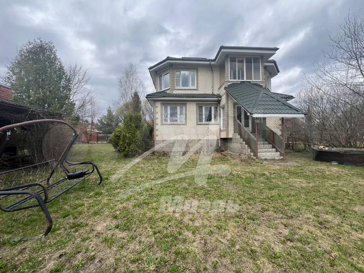 Коттедж 250 м² на участке 15 сот.