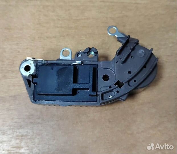 Реле (щётки) генератора Toyota Carina II/Corolla/C