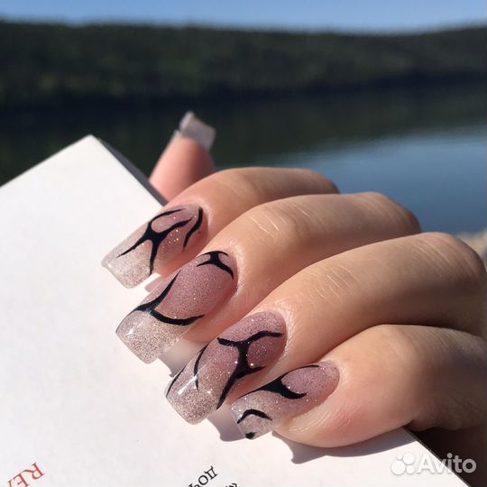 Модель на маникюр