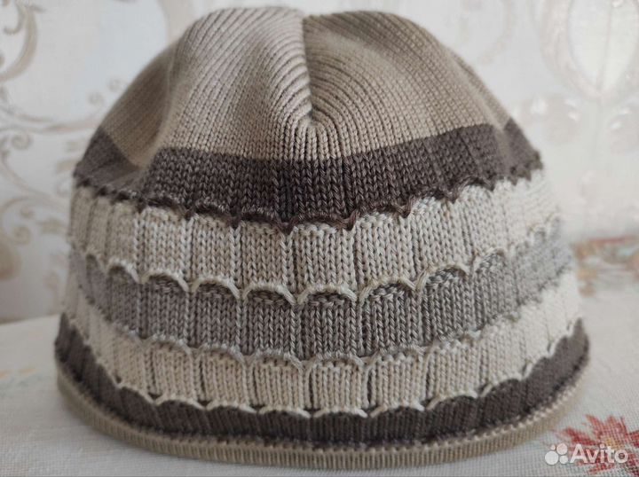Шапка красивая в отличном состоянии