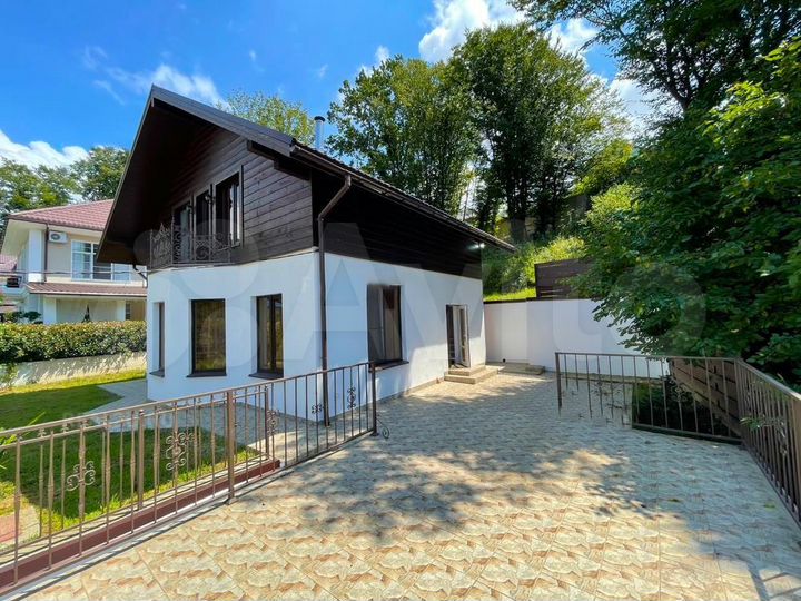 Дом 180 м² на участке 5 сот.