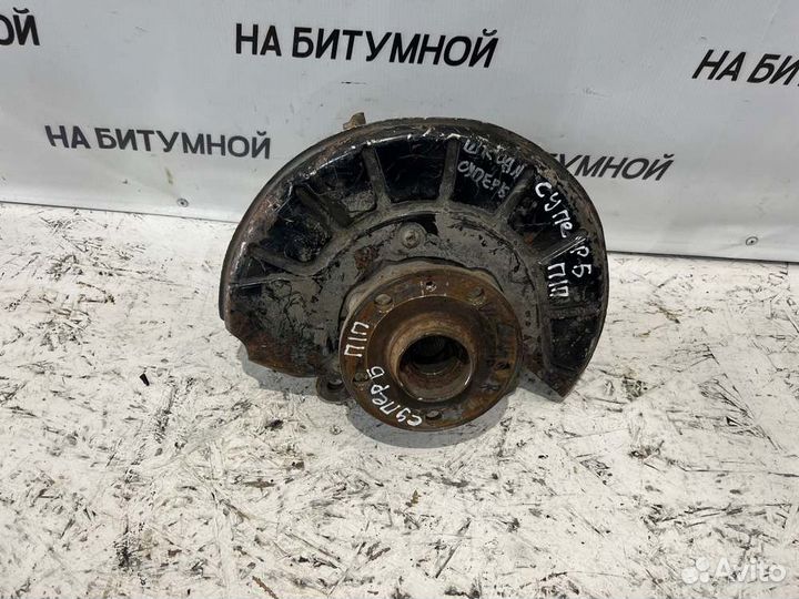 Поворотный кулак передний правый Skoda Superb 2