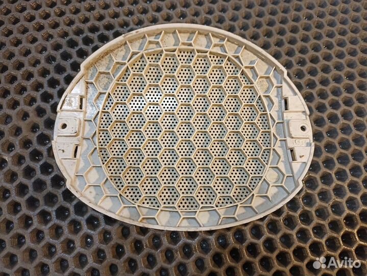 504009712 Решетка динамика Iveco Stralis