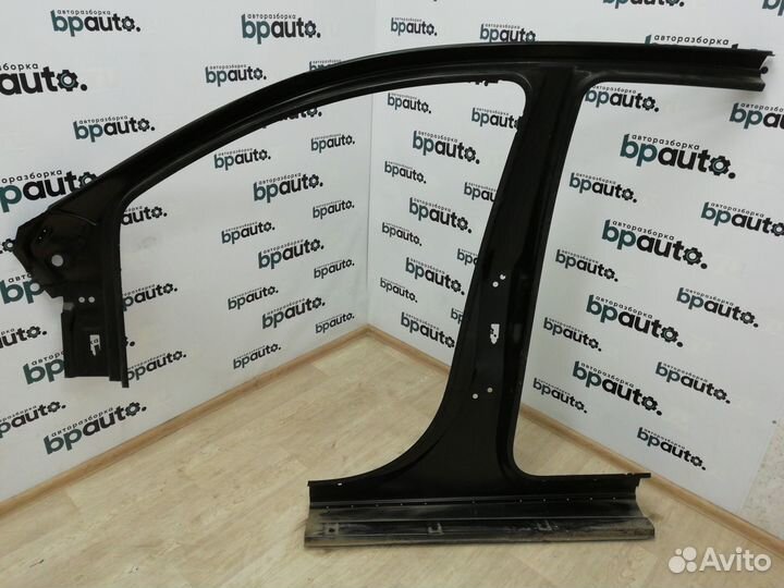 Стойка кузова центральная правая 4L0 809 838 Audi