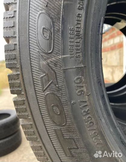 Toyo Observe Garit GIZ 225/55 R17 97Q