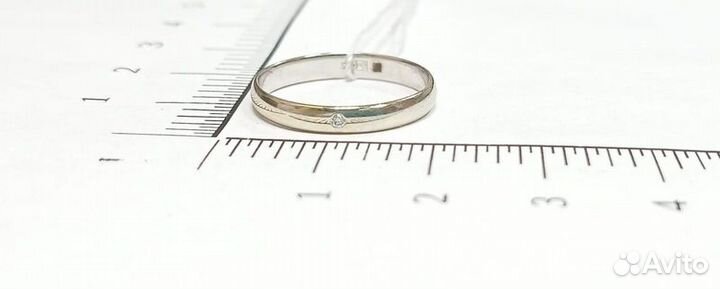 Золотое обручальное кольцо с бриллиантом 17р