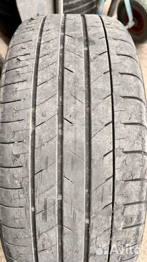 Kumho Ecsta HS52 21.5/50 R17 95