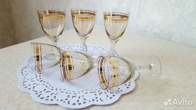 Цветные фужеры на ножке