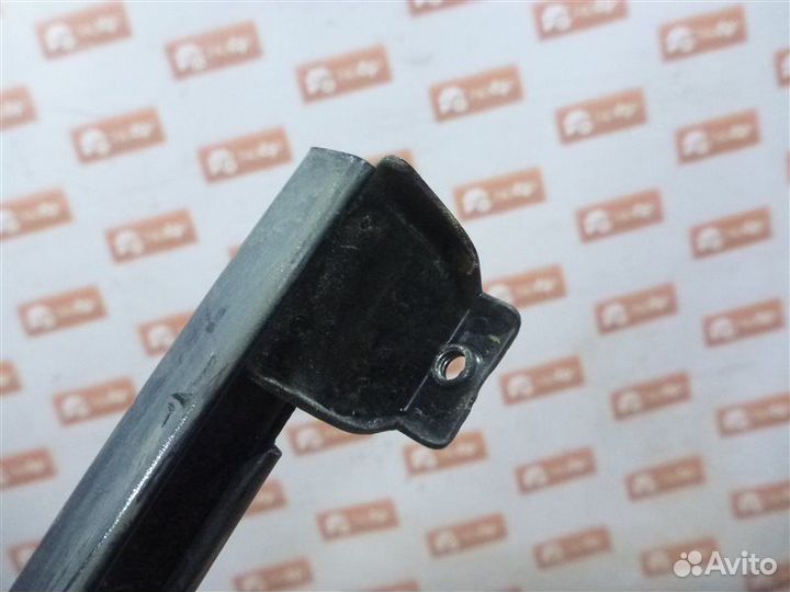 Направляющая стекла задняя правая Lexus Rx400H