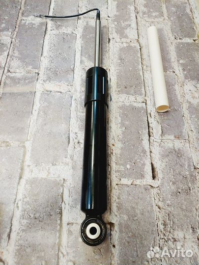 Амортизатор на авто audi ку7 4M0616031AF задний