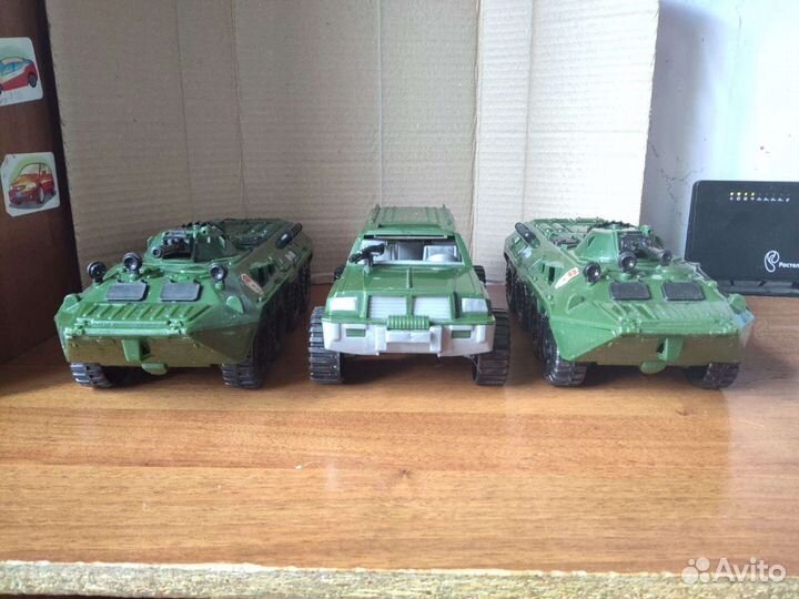 Военный джип и бтр
