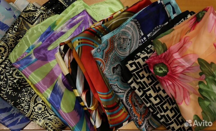 Платок шейный 90*90 см. из Италии 8 штук