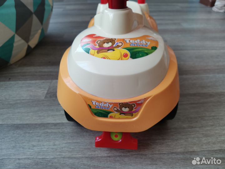 Машинка-каталка для самых маленьких