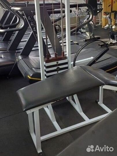 Тренажер сгибание ног