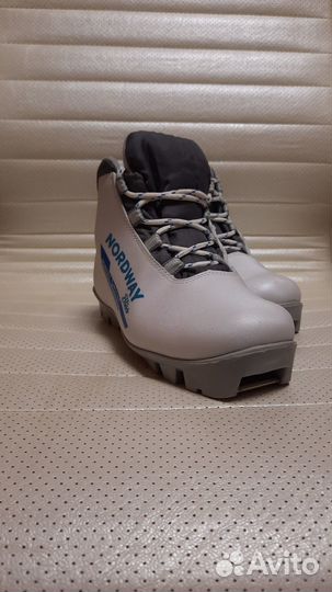 Ботинки лыжные