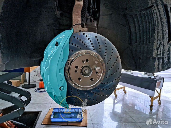 Тюнинг тормоза Audi A8 усиленные Akebono 10N перед