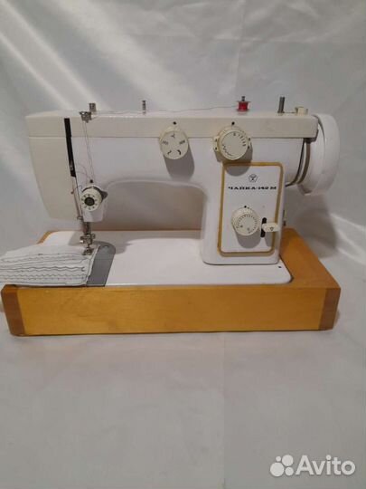 Швейная машина Чайка 142