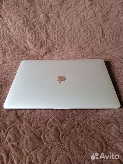 Macbook Pro 15/Touch bar/I7/256 SSD/16GB/2019