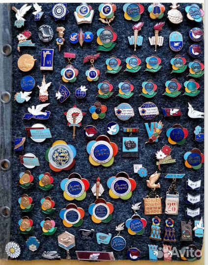 Знаки Всемирного фестиваля студентов и молодежи Мо