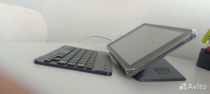 Планшет с клавиатурой и стилусом