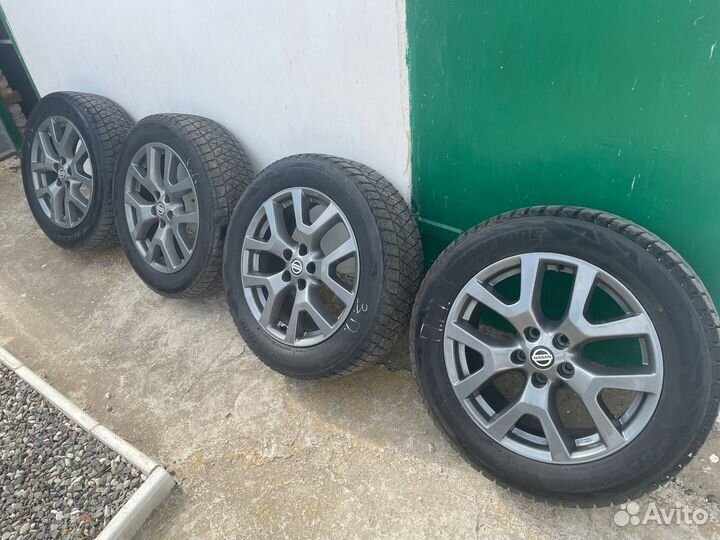 Комплект оригинальных дисков с зимней резиной