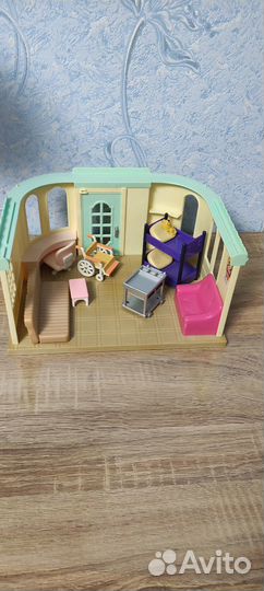 Кукольный домик с мебелью
