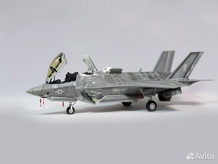 Модель F-35B lightning II