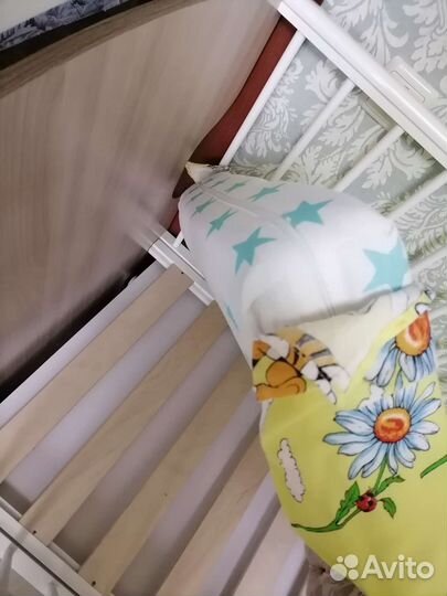 Детская кроватка и пеленальный комод