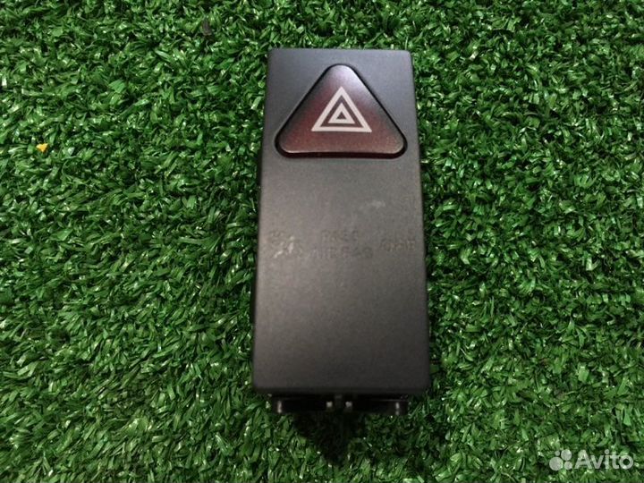 Кнопка аварийной остановки Mercedes-Benz E-Class