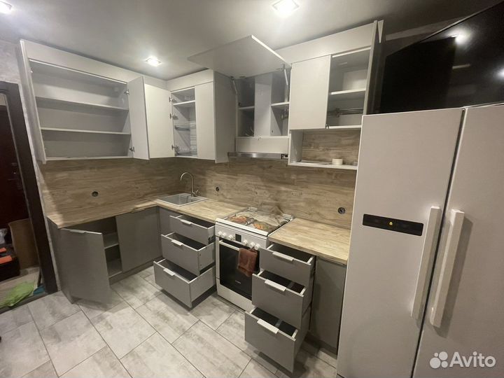 Светлая и уютная кухня. Деревня Крутая